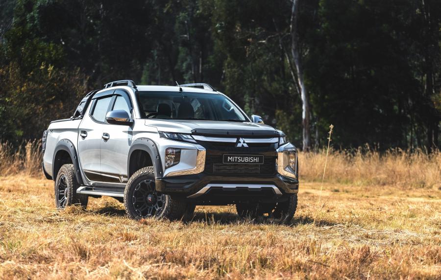  Mitsubishi Triton Xtreme Double Cab 2020 года  (ZA) (фото 3 из 17)